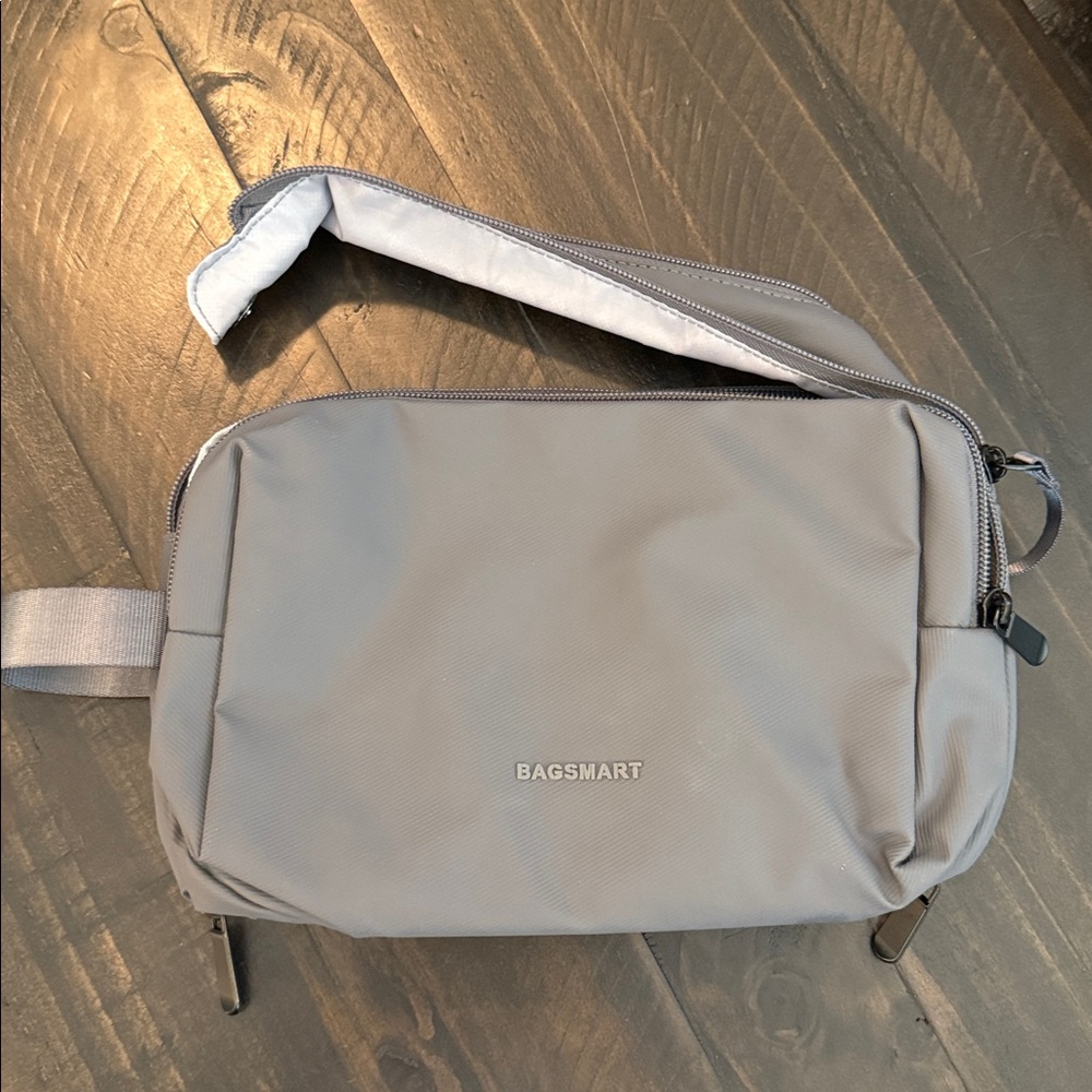BAGSMART toiletry bag in excellent very lightly used condition.